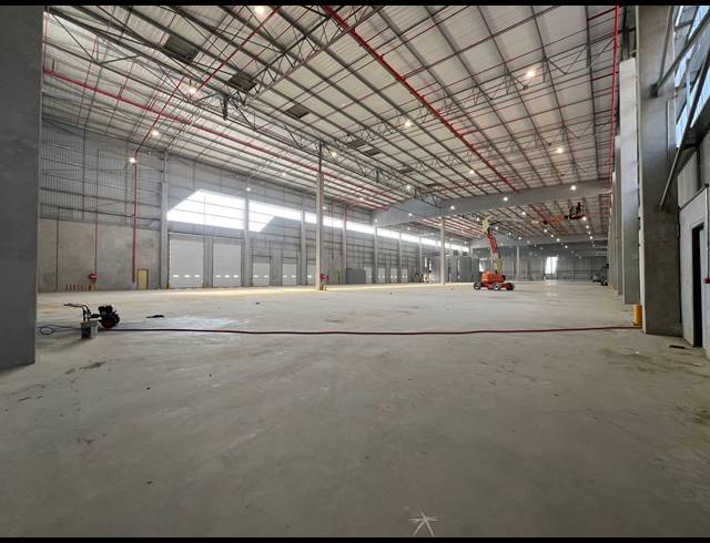 13,000M² WAREHOUSE TO LET IN LOUWLARDIA